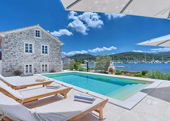 Blue Bay فيلة Sutomiscica