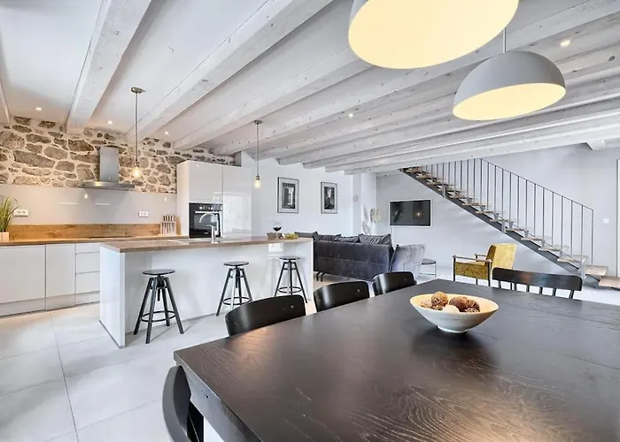 فيلة Blue Bay Sutomiscica